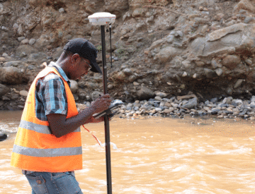 Travaux d’urgence de stabilisation des berges de la rivière Ntahangwa.